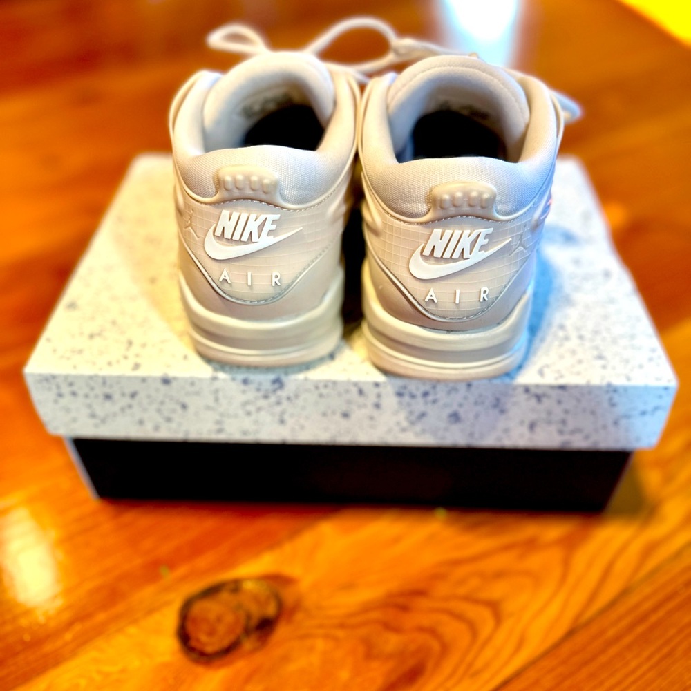 Air Jordan 4RM Sneakers - Picture 3 of 8